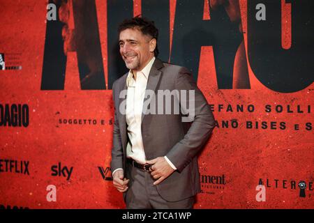 ROME, ITALIE - DÉCEMBRE 11 : Adriano Giannini assiste au tapis rouge du film 'Adagio' au Space Parco de Medici le 11 décembre 2023 à Rome, Banque D'Images