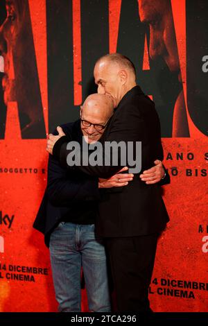 ROME, ITALIE - DÉCEMBRE 11 : Stefano Sollima, Stefano Bises assistent au tapis rouge du film 'Adagio' au Space Parco de Medici le 11 décembre, Banque D'Images