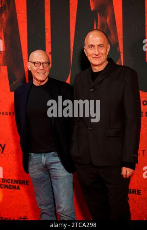 ROME, ITALIE - DÉCEMBRE 11 : Stefano Sollima, Stefano Bises assistent au tapis rouge du film 'Adagio' au Space Parco de Medici le 11 décembre, Banque D'Images