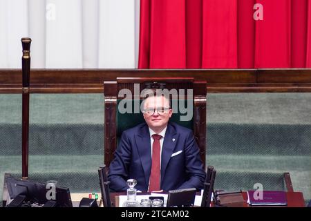 Varsovie, Pologne. 11 décembre 2023. Szymon Holownia, chef du parti Pologne 2050 et président du Sejm (Chambre basse du Parlement) assiste à la session parlementaire. Le Parlement polonais a voté en faveur de Donald Tusk en tant que nouveau Premier ministre du pays. 248 députés ont voté pour, tandis que 201 ont voté contre. Tusk, une figure bien connue sur la scène européenne, a été Premier ministre polonais entre 2007 et 2014. Il est également ancien président du Conseil européen et ancien chef du Parti populaire européen (PPE) de centre-droit. Crédit : SOPA Images Limited/Alamy Live News Banque D'Images