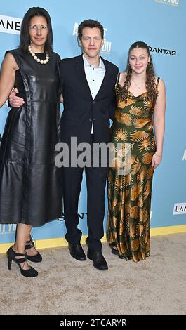 Will Gluck et sa famille assistent à la première mondiale « Anyone but You » au AMC Lincoln Square Theatre à New York, New York, États-Unis, le 11 décembre 2023. Robin Platzer/ Twin Images/ crédit : SIPA USA/Alamy Live News Banque D'Images