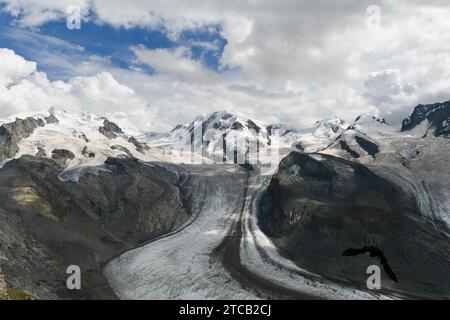 Vue panoramique sur le glacier Gorner. Il est situé à Zermatt, en Suisse, et c'est le deuxième plus grand glacier des Alpes. Banque D'Images
