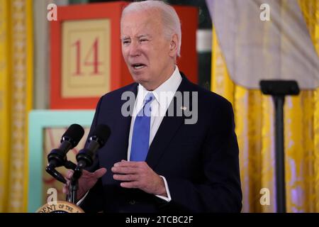 Washington, Vereinigte Staaten. 11 décembre 2023. Le président des États-Unis Joe Biden prend la parole lors d'une réception Hanukkah dans la salle est de la Maison Blanche à Washington, le lundi 11 décembre 2023. Crédit : Jacquelyn Martin/Pool via CNP/dpa/Alamy Live News Banque D'Images
