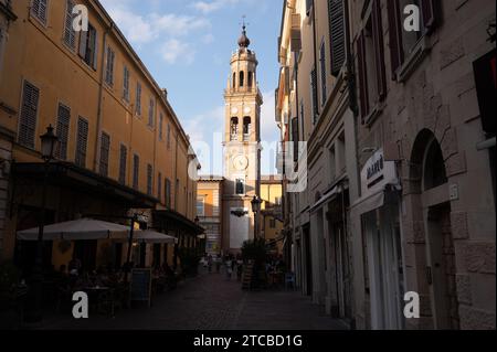 Parme, Italie. 13 octobre 2023. Le mémorial de guerre Monumento ai Caduti dans l'ancienne tour de Saint Paul. Crédit : Sebastian Kahnert/dpa/Alamy Live News Banque D'Images