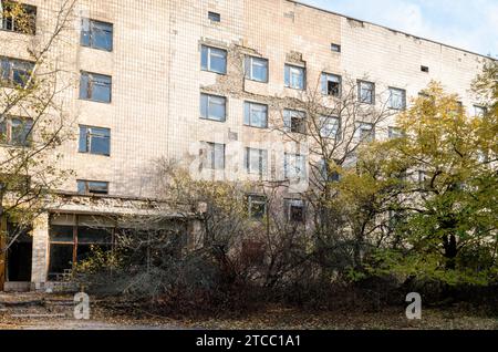 Célèbre hôpital de lieu dangereux dans une ville infectée abandonnée de Tchernobyl Ukraine Banque D'Images