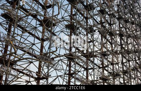 Modèle de fond radar soviétique de l'armée secrète à Tchernobyl en Ukraine Banque D'Images