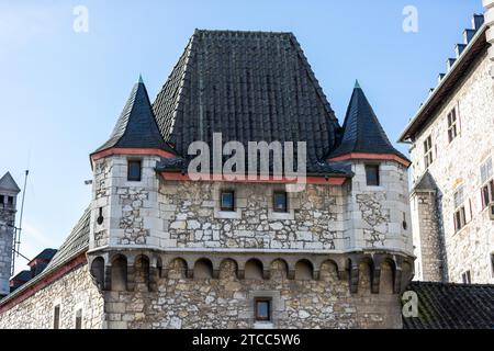 Vue à bas angle sur une tour du château de Stolberg à Stolberg, Eifel, Allemagne Banque D'Images