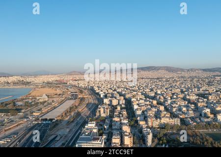 Tapisserie urbaine athénienne : paysage urbain et infrastructure Banque D'Images