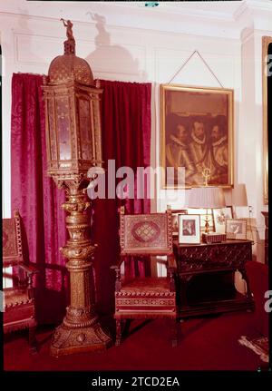 Madrid, 1966. Palais de la marquise de Santa Cruz. Salle dédiée à Álvaro de Bazán, avec au premier plan une des lanternes du navire qu'il a commandé lors de la bataille de Lépante. Crédit : Album / Archivo ABC Banque D'Images