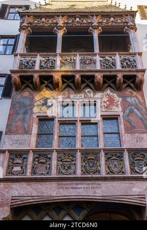 Autriche. État du Tyrol. Ville d'Innsbruck. Le toit doré. Le Goldenes Dachl (toit doré) est considéré comme le symbole le plus célèbre de la ville. C'était comp Banque D'Images