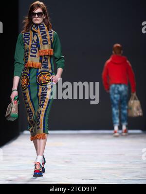 Madrid, 02/19/2016. Mbfw Mercedes Benz Fashion week. Parade de David Delfín. Photo : de Saint Bernard et Ange par Antonio Archdc. Crédit : Album / Archivo ABC / Eduardo San Bernardo,Ángel de Antonio Banque D'Images