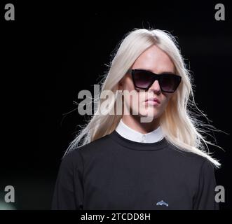 Madrid, 02/19/2016. Mbfw Mercedes Benz Fashion week. Parade de David Delfín. Photo : de Saint Bernard et Ange par Antonio Archdc. Crédit : Album / Archivo ABC / Eduardo San Bernardo,Ángel de Antonio Banque D'Images