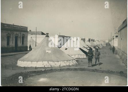 Guerre marocaine. Campagne de Melilla, 1909. Une rue du Barrio del Real transformée en camp militaire. Crédit : Album / Archivo ABC / Lázaro Banque D'Images