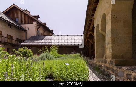 Crots, France - 17 juin 2022 : Abbaye notre-Dame de Boscodon (1132). Banque D'Images