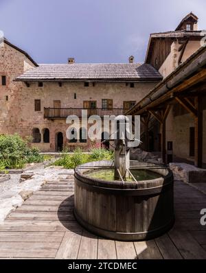 Crots, France - 17 juin 2022 : Abbaye notre-Dame de Boscodon (1132). Banque D'Images