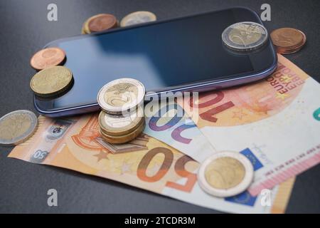 Mobile avec euros, symbole photo coûte pour mobile Banque D'Images