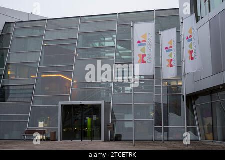 Bad Rodach, Allemagne. 12 décembre 2023. La zone d'entrée du groupe HABA. Le fabricant de jouets et de meubles en difficulté Haba doit supprimer environ 500 emplois. Crédit : Daniel Vogl/dpa/Alamy Live News Banque D'Images