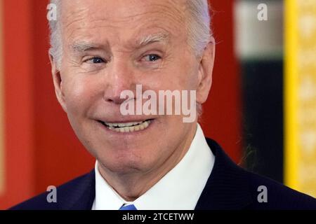 Washington, États-Unis. 11 décembre 2023. Le président Joe Biden s'exprime lors d'une réception de Hanukkah dans la salle est de la Maison Blanche à Washington, le lundi 11 décembre 2023. (Photo Jacquelyn Martin/Pool/Sipa USA) crédit : SIPA USA/Alamy Live News Banque D'Images