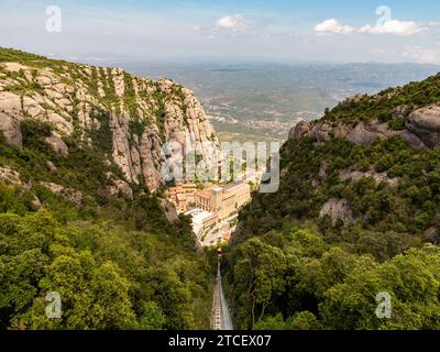 Vue plongeante du monastère de Montserrat, Catalogne, Espagne. Banque D'Images