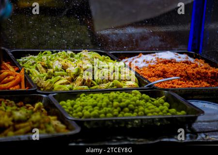 Un cornichon fait à partir d'une variété de fruits, ce plat est une collation populaire au Sri Lanka Banque D'Images