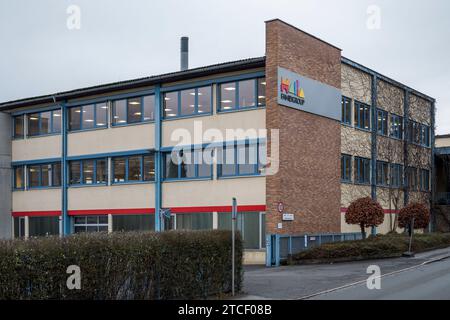 Bad Rodach, Allemagne. 12 décembre 2023. Un bâtiment d'entreprise du groupe HABA. Crédit : Daniel Vogl/dpa/Alamy Live News Banque D'Images