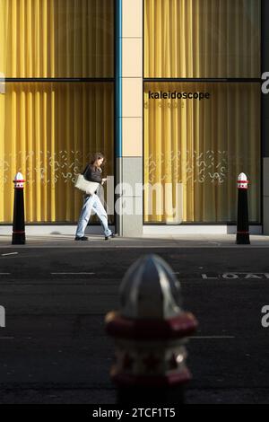 Situé au-dessus de l'entrée est de la nouvelle station Farringdon Elizabeth Line, Kaleidoscope est un bâtiment de bureaux emblématique qui attire l'attention Banque D'Images