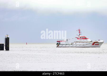 Cuxhaven, Deutschland 11. Avril 2023 : Seenotrettungskreuzer Hermann Marwede. DAS Schiff ist der größte Seenotrettungskreuzer in der Nordsee. Wattenmeer Niedersachsen *** Cuxhaven, Allemagne 11 avril 2023 croiseur de sauvetage Hermann Marwede le navire est le plus grand croiseur de sauvetage de la mer du Nord Mer des Wadden Basse-Saxe Copyright : xFotostandx/xFreitagx Banque D'Images