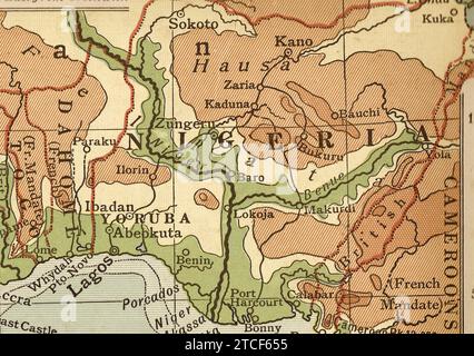Une carte géographique vintage/antique de l'Afrique en sépia montrant le Nigeria. Banque D'Images