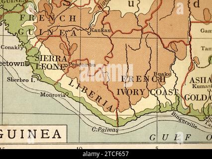 Une carte géographique vintage/antique de l'Afrique en sépia montrant la Sierra Leone, le Liberia et la Côte d'Ivoire française. Banque D'Images