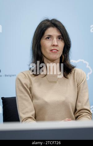 Bruxelles, Belgique. 12 décembre 2023. La secrétaire d'État au Budget Alexia Bertrandc photographiée lors d'une conférence de presse après que la réunion restreinte du cabinet soit parvenue à un accord sur la distribution des journaux. BELGA PHOTO HATIM KAGHAT crédit : Belga News Agency/Alamy Live News Banque D'Images