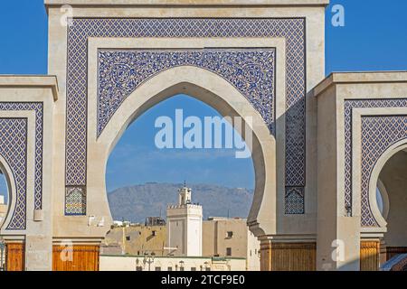 Bab Rcif, porte d'entrée de l'ancienne médina dans la ville de Fès / Fès, Fès-Meknès, Maroc Banque D'Images