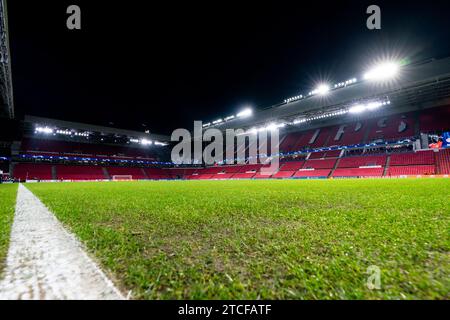 Eindhoven, pays-Bas. 12 décembre 2023. EINDHOVEN, PAYS-BAS - DÉCEMBRE 12 : vue intérieure générale avant le match de l'UEFA Champions League Group B entre le PSV et Arsenal au Phillips Stadion le 12 décembre 2023 à Eindhoven, pays-Bas. (Photo Rene Nijhuis/Orange Pictures) crédit : Orange pics BV/Alamy Live News Banque D'Images