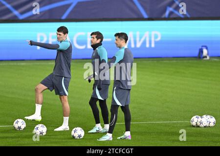 Anvers, Belgique. 12 décembre 2023. Andreas Christensen et Robert Lewandowski de Barcelone photographiés lors d'un entraînement du club espagnol FC Barcelone, mardi 12 décembre 2023 à Anvers. L'équipe se prépare pour le match de demain contre l'équipe belge de football Royal Antwerp FC, le sixième jour de la phase de groupes de la Ligue des Champions, dans le groupe H. Belga PHOTO TOM GOYVAERTS crédit : Belga News Agency/Alamy Live News Banque D'Images