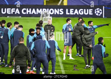 Anvers, Belgique. 12 décembre 2023. Andreas Christensen et Ilkay Gundogan de Barcelone photographiés lors d'un entraînement du club espagnol FC Barcelone, mardi 12 décembre 2023 à Anvers. L'équipe se prépare pour le match de demain contre l'équipe belge de football Royal Antwerp FC, le sixième jour de la phase de groupes de la Ligue des Champions, dans le groupe H. Belga PHOTO TOM GOYVAERTS crédit : Belga News Agency/Alamy Live News Banque D'Images
