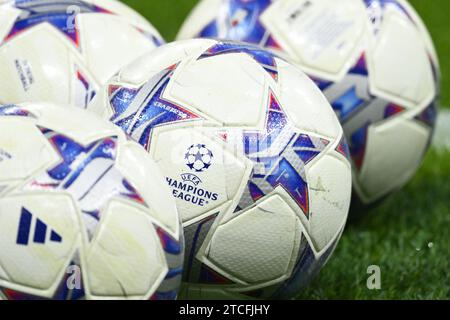 Milan, Italie. 12 décembre 2023. Bals officiels lors de la 6e journée de l'UEFA Champions League Group D entre le F.C. Internazionale Milano et la Real Sociedad de Futbol le 12 décembre 2023 au stade San Siro de Milan, en Italie. Crédit : Agence photo indépendante/Alamy Live News Banque D'Images