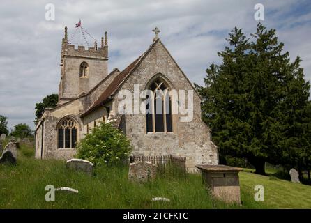 Église St Giles plaine d'Imber Salisbury inhabitée depuis 1943, date à laquelle le ministère de la Défense l'a reprise pour la formation militaire, l'accès public autorisé quelques jours par an. Banque D'Images