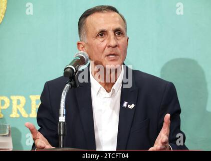 Tokyo, Japon. 12 décembre 2023. Un membre de la famille des otages israéliens enlevés par le Hamas, Yacob Argamani (père de Noa Argamani) tient une conférence de presse au Japan National Press Club à Tokyo le mardi 12 décembre 2023. Des membres de la famille des otages sont maintenant à Tokyo pour rencontrer des représentants du gouvernement japonais et demander à soutenir la libération des otages. (Photo de Yoshio Tsunoda/AFLO) Banque D'Images