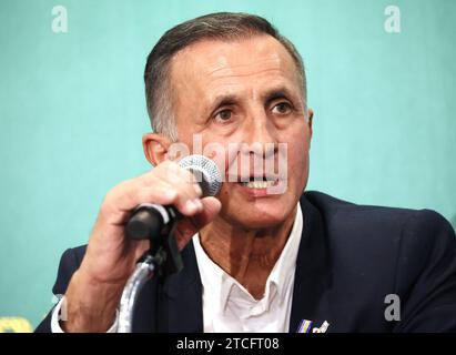 Tokyo, Japon. 12 décembre 2023. Un membre de la famille des otages israéliens enlevés par le Hamas, Yacob Argamani (père de Noa Argamani) tient une conférence de presse au Japan National Press Club à Tokyo le mardi 12 décembre 2023. Des membres de la famille des otages sont maintenant à Tokyo pour rencontrer des représentants du gouvernement japonais et demander à soutenir la libération des otages. (Photo de Yoshio Tsunoda/AFLO) Banque D'Images