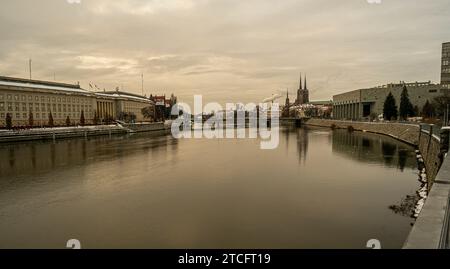 Wrocław ville sur l'Oder - pont, église de St. Henryk Banque D'Images