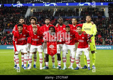 EINDHOVEN - (Top Row G-D) Ismael Saibari du PSV Eindhoven, Andre Ramalho du PSV Eindhoven, Ricardo Pepi du PSV Eindhoven, Jordan Teze du PSV Eindhoven, Armando Obispo du PSV Eindhoven, Walter Benitez (Front Row G-R) Malik Tillman du PSV Eindhoven, Yorbe Vertessen Johan Bakayoko du PSV Eindhoven, Patrick van Aanholt du PSV Eindhoven, Mauro Junior du PSV Eindhoven lors du match de groupe B de l'UEFA Champions League entre le PSV Eindhoven et l'Arsenal FC au stade Phillips le 12 décembre 2023 à Eindhoven, aux pays-Bas. ANP MAURICE VAN STEEN Banque D'Images