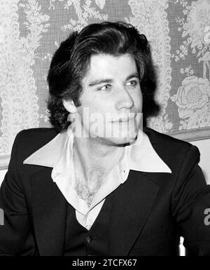 John Travolta lors d'une conférence de presse pour 'Saturday Night Fever', 1977. (Référence de fichier 34580-489TH) Banque D'Images