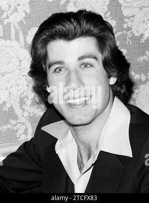 John Travolta lors d'une conférence de presse pour 'Saturday Night Fever', 1977. (Référence de fichier 34580-494TH) Banque D'Images