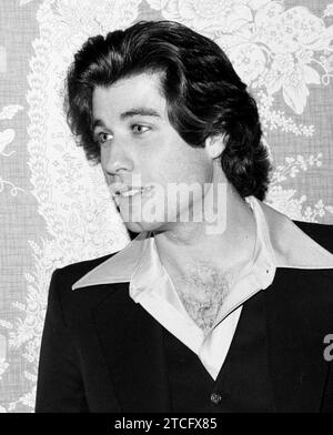 John Travolta lors d'une conférence de presse pour 'Saturday Night Fever', 1977. (Référence de fichier 34580-497TH) Banque D'Images