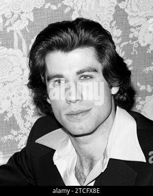 John Travolta lors d'une conférence de presse pour 'Saturday Night Fever', 1977. (Référence de fichier 34580-493TH) Banque D'Images