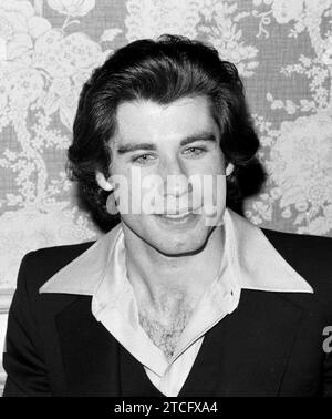 John Travolta lors d'une conférence de presse pour 'Saturday Night Fever', 1977. (Référence de fichier 34580-500TH) Banque D'Images