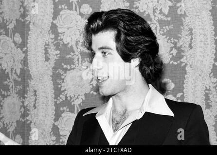 John Travolta lors d'une conférence de presse pour 'Saturday Night Fever', 1977. (Référence de fichier 34580-496TH) Banque D'Images