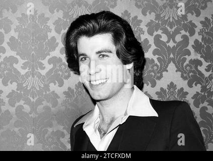 John Travolta lors d'une conférence de presse pour 'Saturday Night Fever', 1977. (Référence de fichier 34580-495TH) Banque D'Images