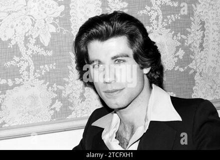 John Travolta lors d'une conférence de presse pour 'Saturday Night Fever', 1977. (Référence de fichier 34580-504TH) Banque D'Images