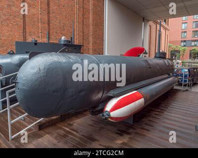 Un sous-marin d'un homme de la marine allemande 'Molch' (1944) exposé au Musée maritime international de HafenCity, Hambourg, Allemagne. Banque D'Images