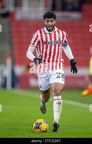 12 décembre 2023 ; Bet365 Stadium, Stoke, Staffordshire, Angleterre; EFL Championship football, Stoke City contre Swansea City ; Josh Laurent de Stoke City Banque D'Images